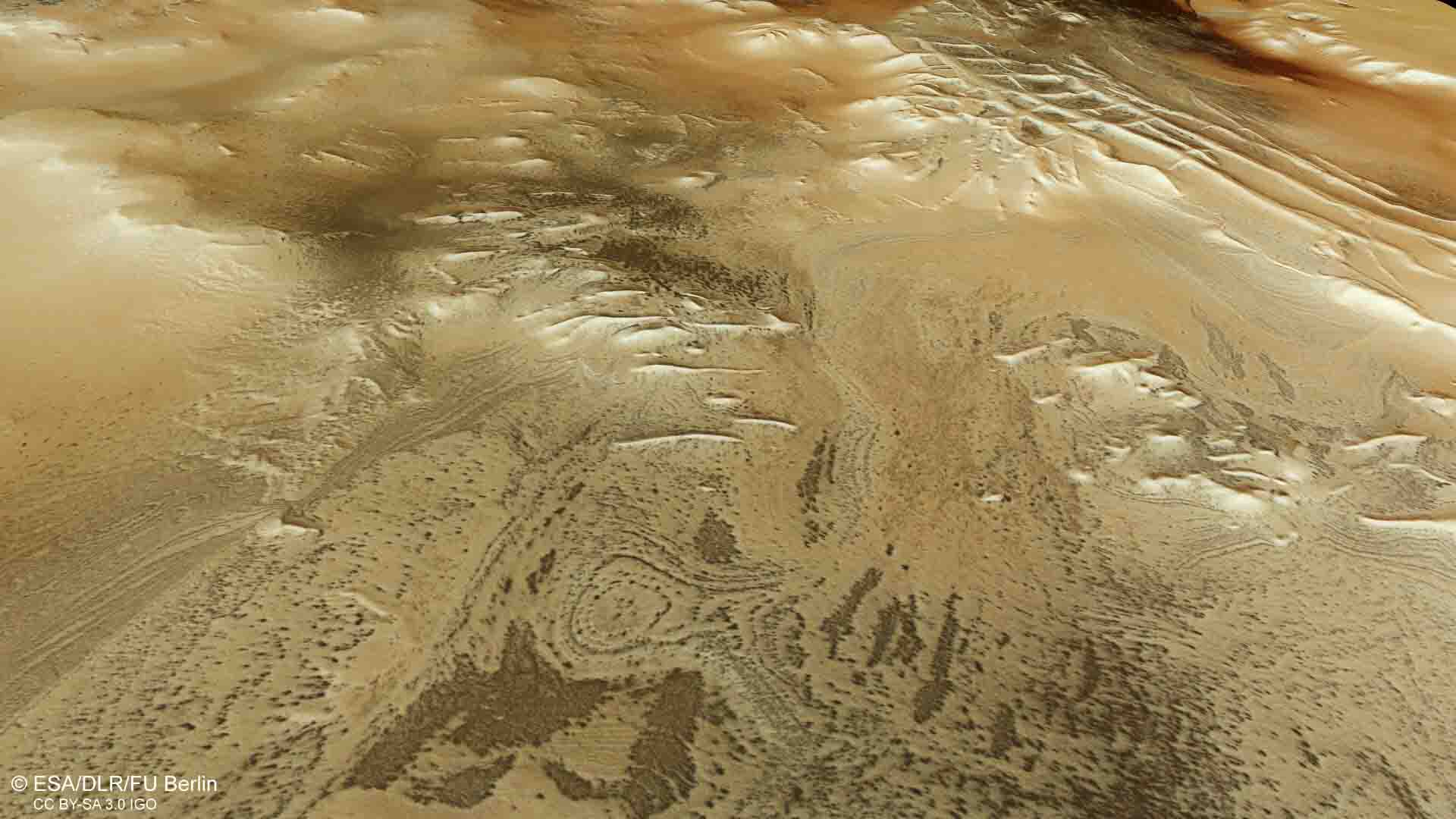 Centinaia di "ragni" avvistati nella "Città Inca" su Marte: le nuove foto satellitari