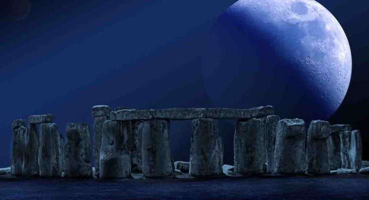 Luna a Stonehenge