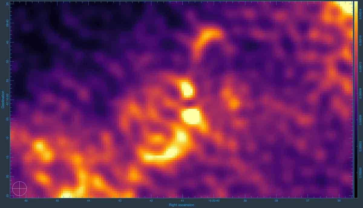 Immagine radio del getto di precessione a forma di S lanciato dalla stella di neutroni in Circinus X-1.